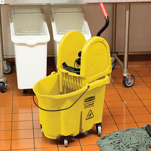 Rubbermaid Commercial WaveBrake Combo Mop Bucket (757788YL)