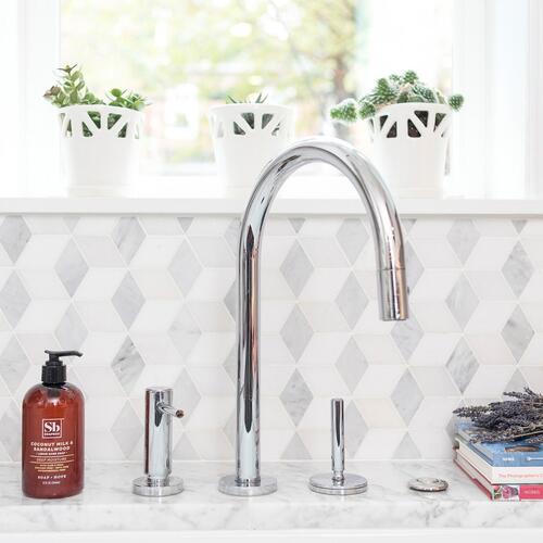 Soapbox Coconut Milk & Sandalwood Liquid Hand Soap (00676)