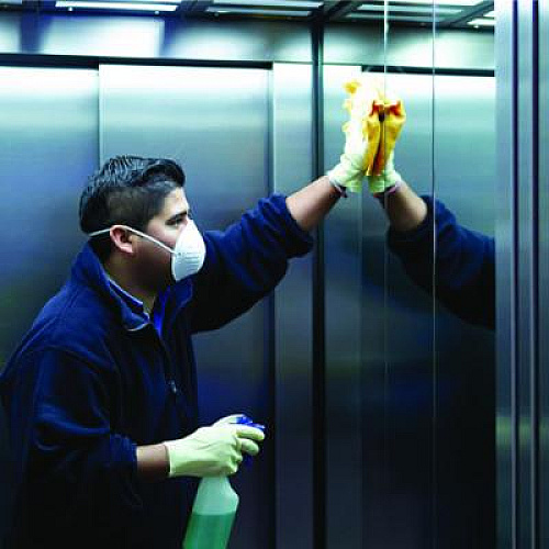 Zep Commercial Streak-Free Glass Cleaner, Pleasant Scent, 1 gal Bottle, 4/Carton (ZU1120128CT)