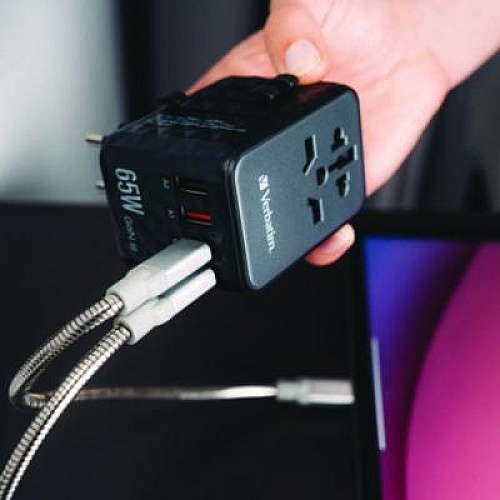 Verbatim UTA-05 Gan III Universal Travel Adapter, (2) USB-A/(2) USB-C/Quick Charge 4+ (32120)