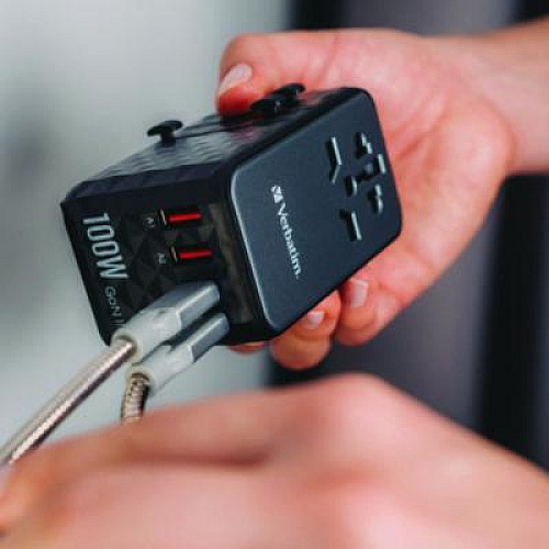 Verbatim UTA-06 Gan III Universal Travel Adapter, (2) USB-A/(2) USB-C/Quick Charge 4+ (32121)