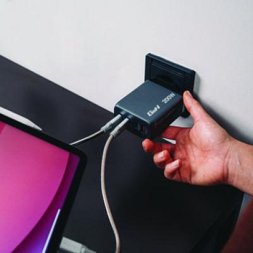 Verbatim 200 W 4-Port GaN Wall Charger, Black/Gray (32204)