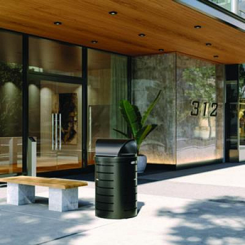 Suncast Commercial Outdoor Decorative Metal Trash Can with Roto-Molded Lid, 35.38 gal, Plastic, Black (MTCRND3501)