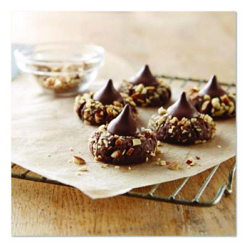 Hershey's KISSES Milk Chocolate with Almonds, Party Pack, 32 oz Bag (24600418)