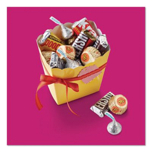 Hershey's Milk Chocolate Candy Mini Assortment, 32.9 oz Bag, 122 Individually Wrapped Chocolates (22002588)