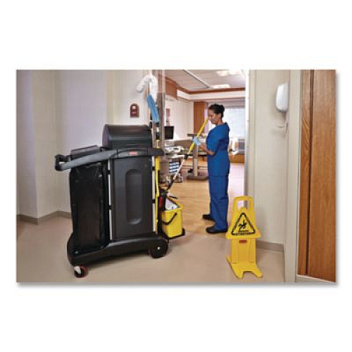 Rubbermaid Commercial HYGEN HYGEN Charging Bucket, 6.8 gal, Yellow (Q95088YW)