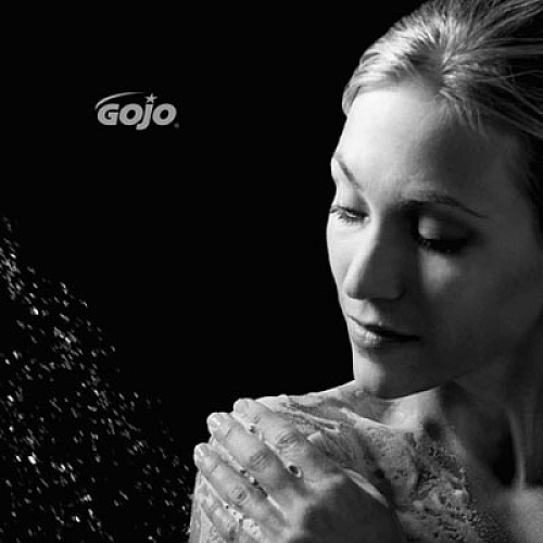 GOJO FOAM HAND/SHOWER WASH, CITRUS GINGER SCENT, 700 ML REFILL, 4/CARTON (871304)