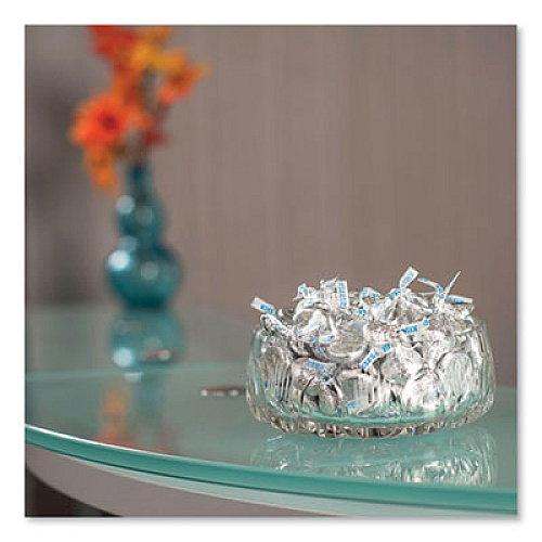 Hershey's KISSES, Milk Chocolate, Silver Wrappers, 66.7 oz Bag (33458)