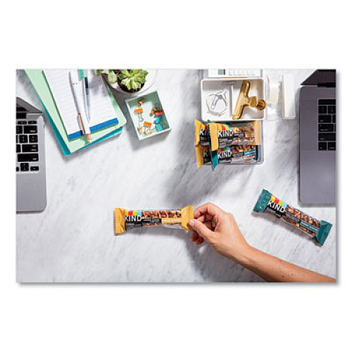 KIND Nuts and Spices Bar, Madagascar Vanilla Almond, 1.4 oz, 12/Box (17850)